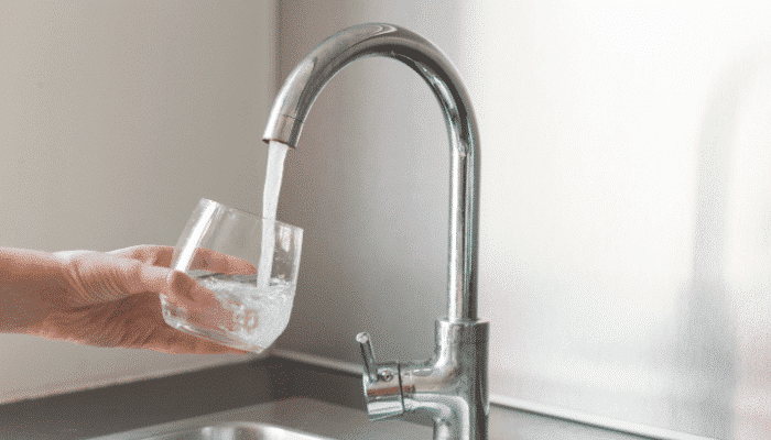 Les PFAS dans l’eau de consommation humaine : un défi sanitaire